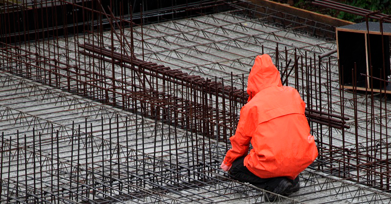 Cómo la Lluvia Afecta tu Proyecto de Construcción y Cómo Prevenir Problemas